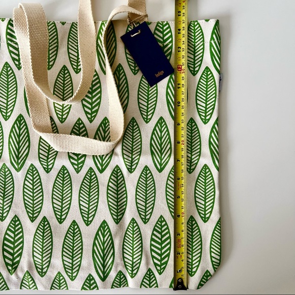 NWT Canvas Tote Bag in Leaf Print - Picture 4 of 9